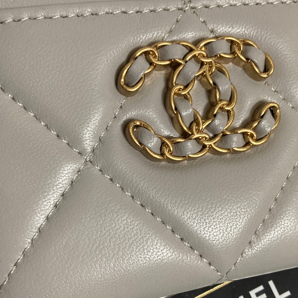 Chanel Silver Quilted Card Holder - Picture 2 of 6